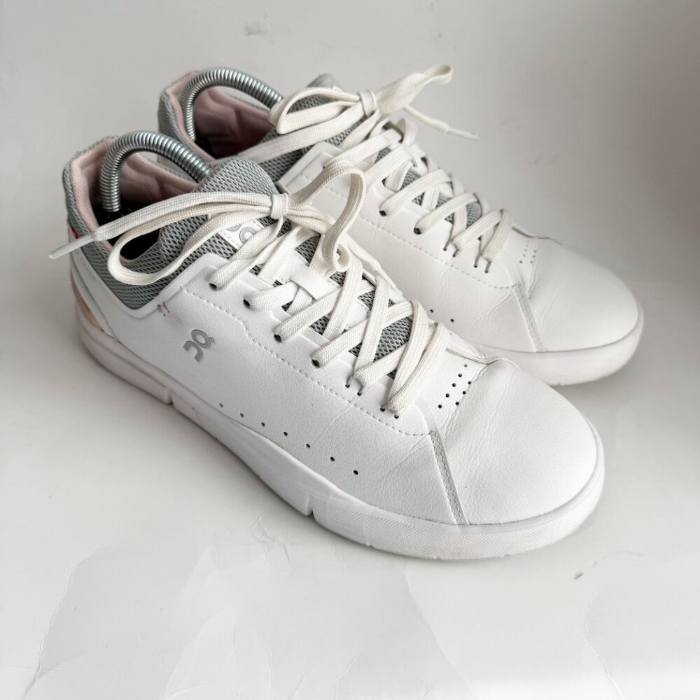 On Running Roger White Sneakers Size 9.5
